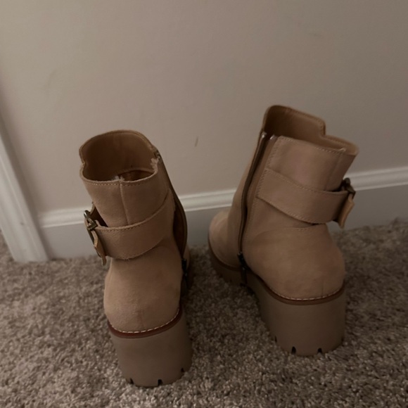 Chelsea Boots - Picture 3 of 5